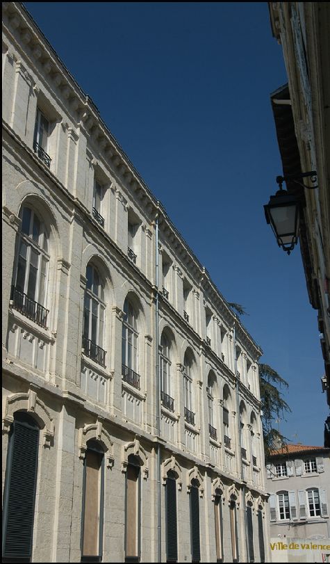 Le Centre du Patrimoine Arménien est installé dans l’ancienne faculté de Droit --- Cliquer pour agrandir
